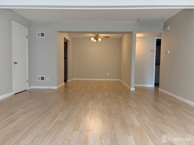 Building Photo - 43 Deerberry Ln