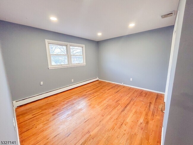 Building Photo - 215 Monroe Ave