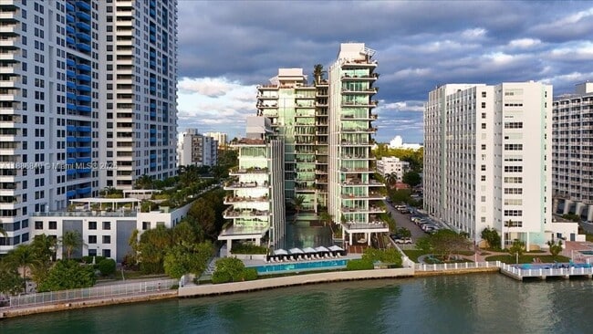 Building Photo - 1300 Monad Ter