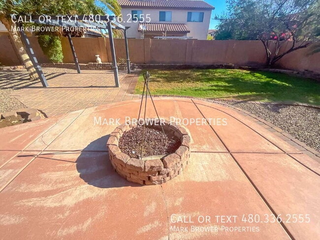 Building Photo - 724 W Dragon Tree Ave