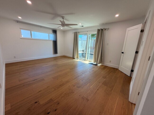 Building Photo - Spacious 4 Bedroom/2Bathroom Home in South San Francisco!