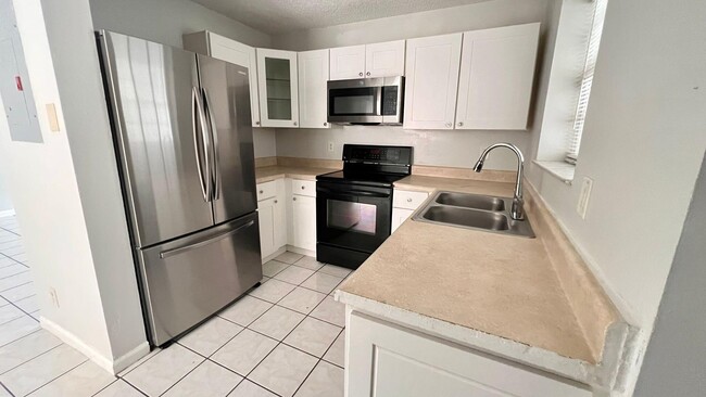 Building Photo - 13984 Morning Glory Dr