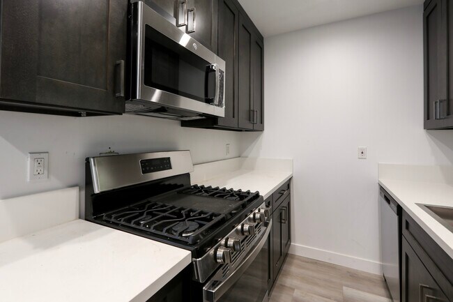 Building Photo - 410 Lucas Ave.