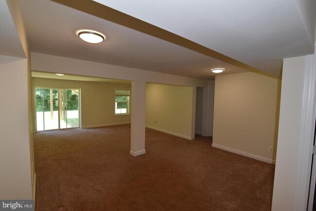 Building Photo - 139 Hokeland Dr