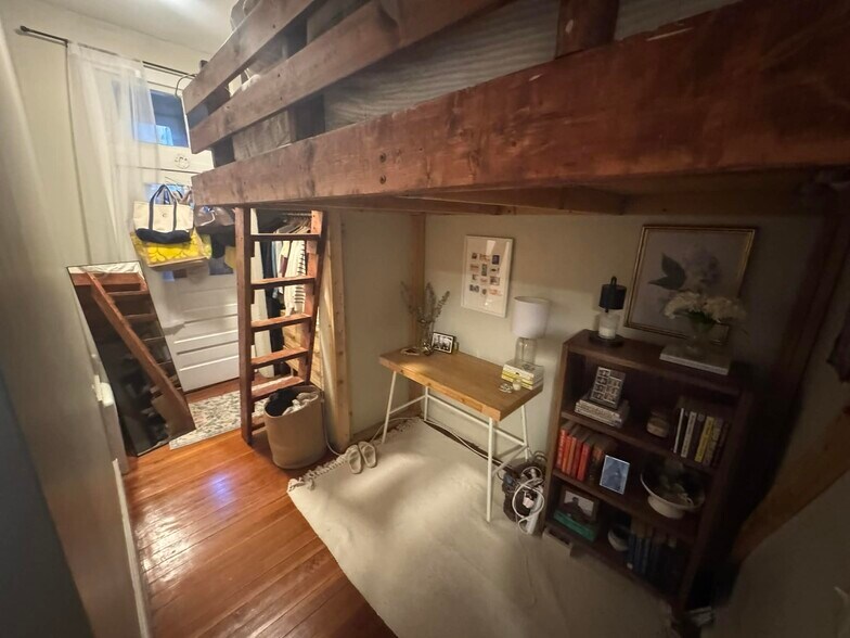 Building Photo - 437 Hanover St