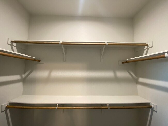 Building Photo - Luxury Duplex in Seguin!