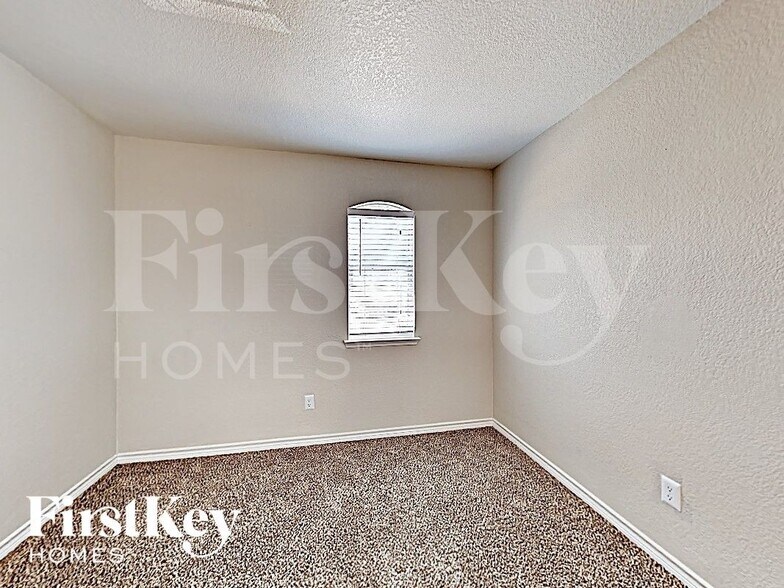 Building Photo - 5423 Montague Ln