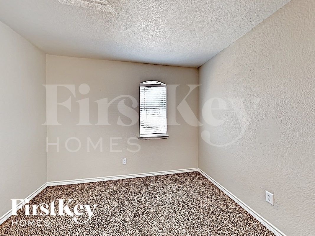 Building Photo - 5423 Montague Ln