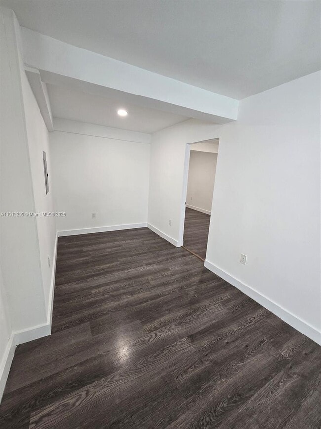 Building Photo - 1629 SW 6th St