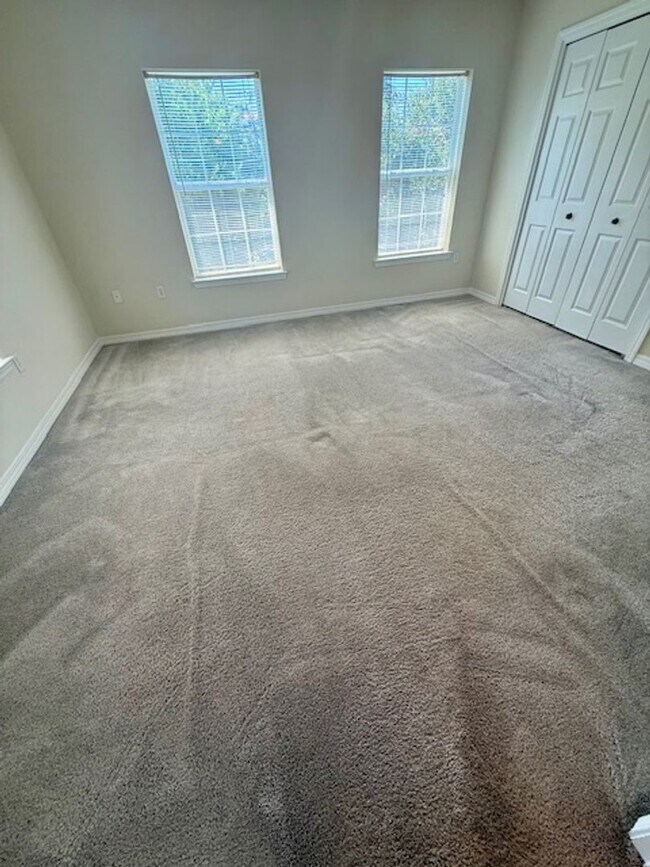 Building Photo - Crestview Townhouse