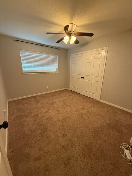 Building Photo - 506 Debbie Ln