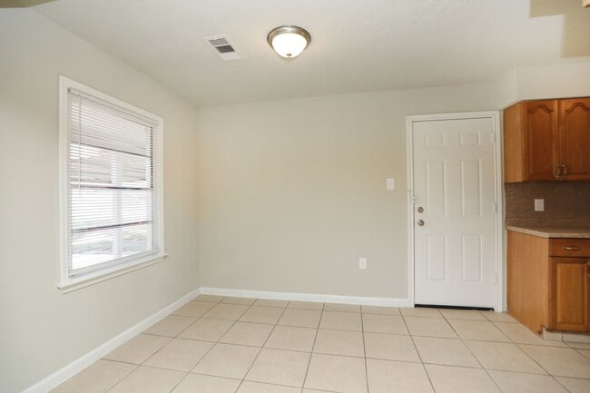 Building Photo - 11914 Meadowpass St