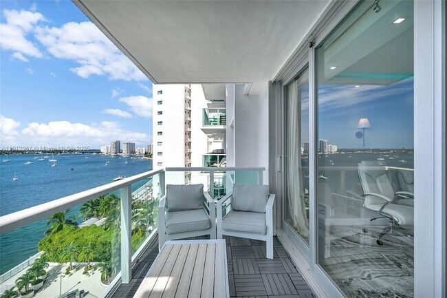 Building Photo - 1000 West Ave