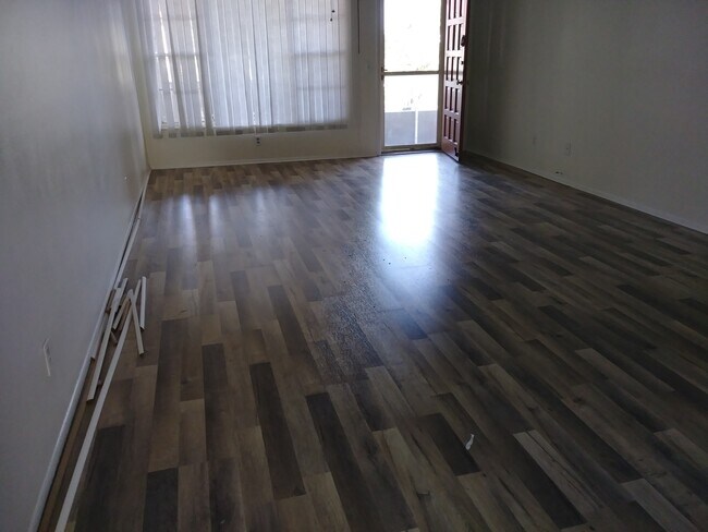 Building Photo - 2402 Ecuadorian Way