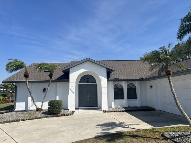 Building Photo - $1,875 ** ANNUAL ** Available 10/15/25 - Newly Renovated ** 3/2 Single Family Home with Oversized...