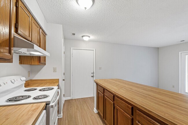 Building Photo - 2011 Quaker Landing