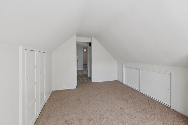 Building Photo - 153 Banta Ave