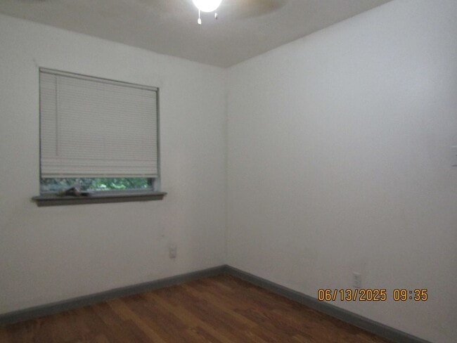 Building Photo - Very nice home located in the Park Lane ar...