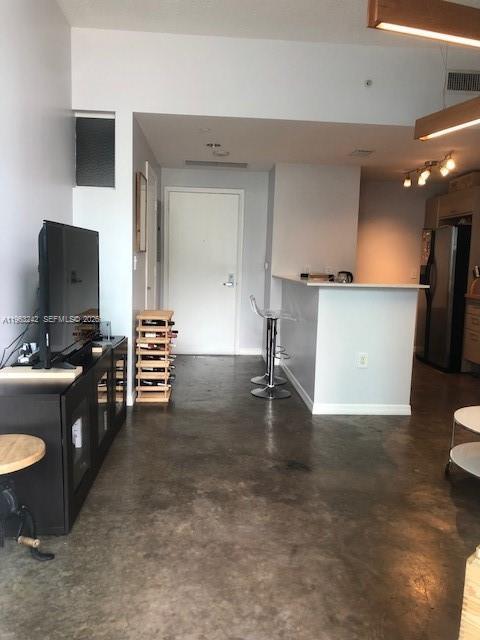 Building Photo - 350 NE 24th St