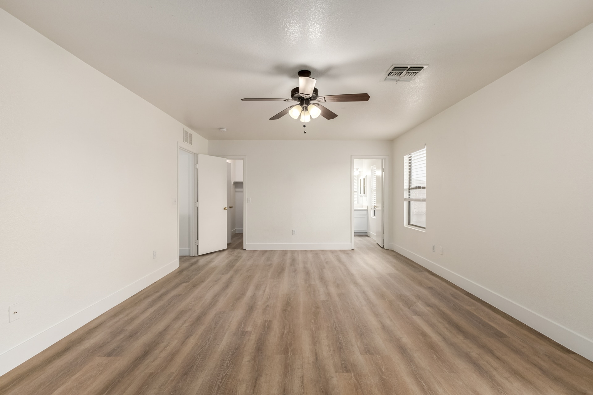 Building Photo - 1043 S San Vincente Ct