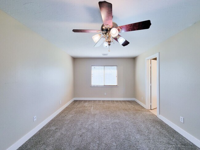 Building Photo - 3 bedroom one story home on large corner lot. Home has hard flooring throughout living areas and ...