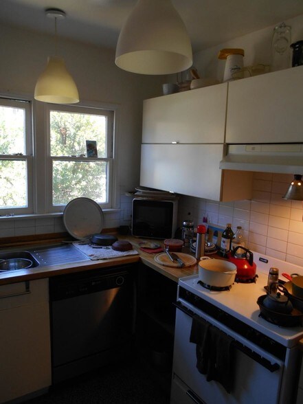 Stove and sink - 1532 Yale St