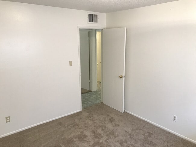 Building Photo - Tempe 3 Bed, 2 Bath Single Story in Cul de...