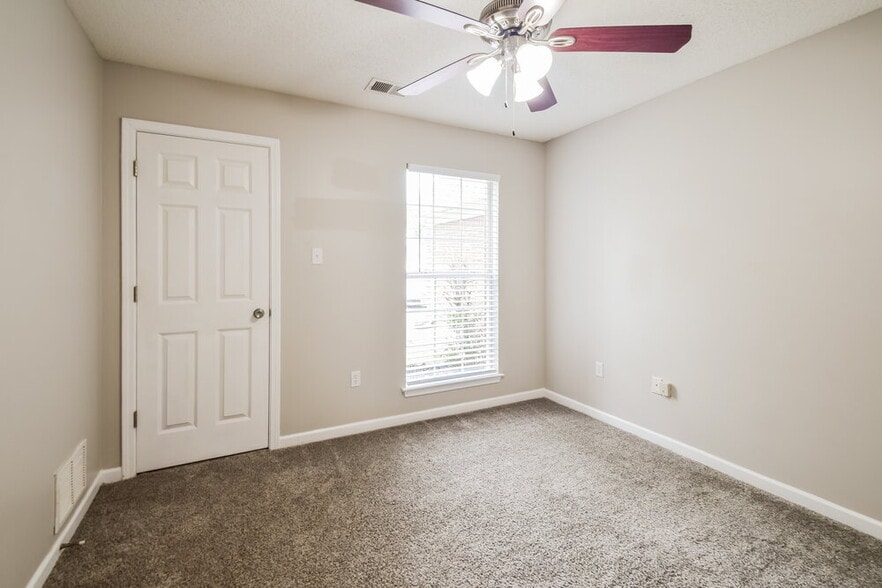 Building Photo - 5678 Kuykendall Dr