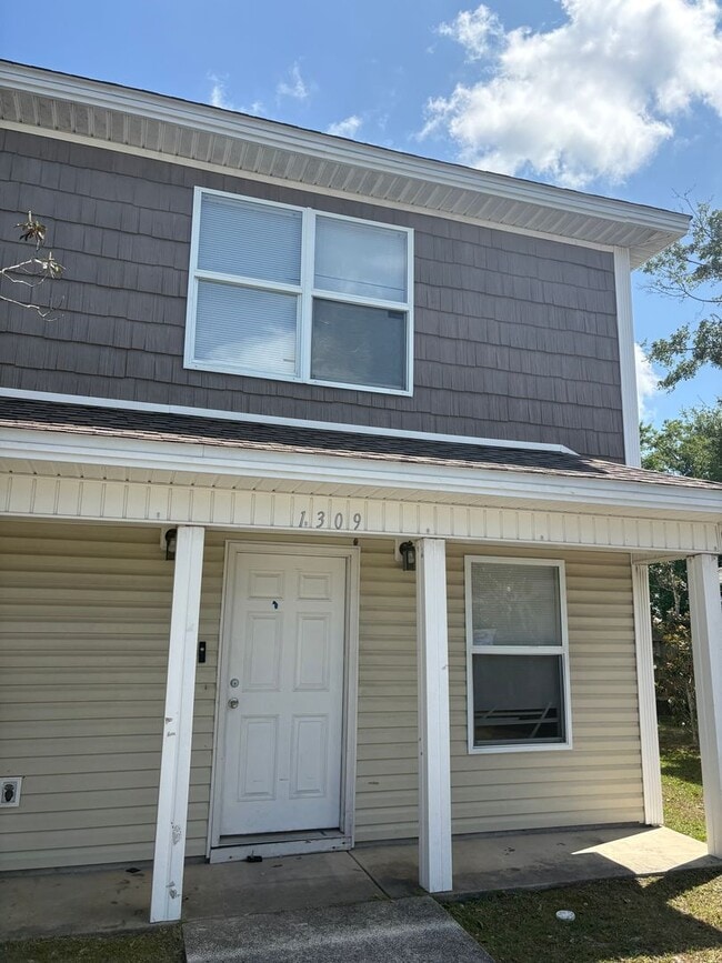 Building Photo - 2 Bed 1 Bath in Lynn Haven