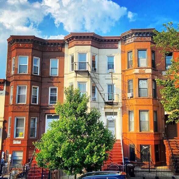 outside - 451 51st St
