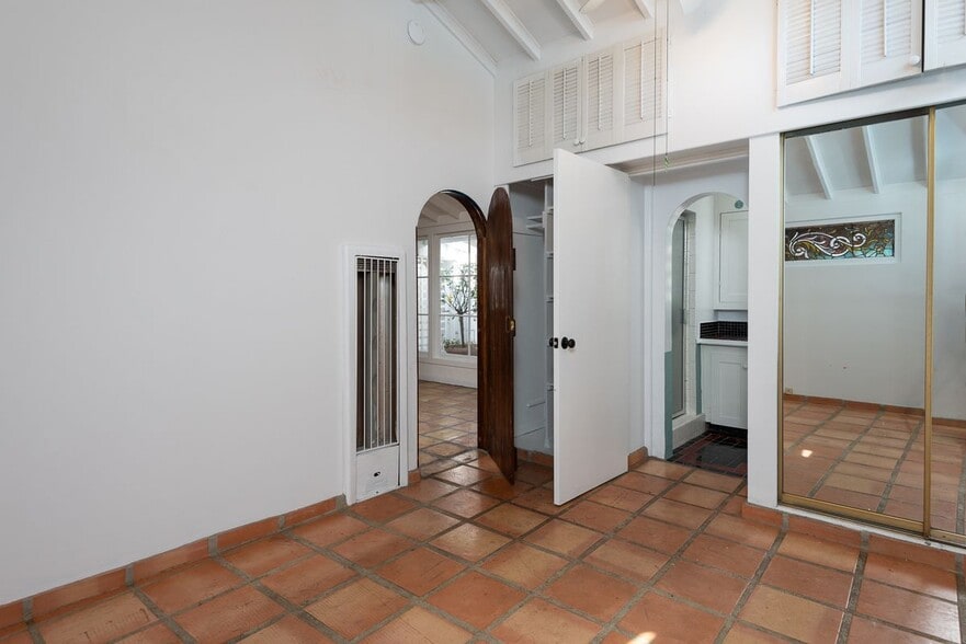 Building Photo - 14842 Morrison St