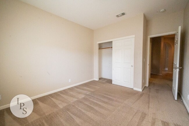 Building Photo - North East Fresno ‘Like New’ Home, 3BR/2BA, Built 2008 - Lots of Amenities!