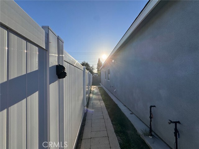 Building Photo - 6635 Vanguard Ave