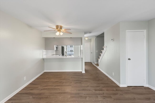 Building Photo - Spacious 3 Bedroom Townhome Available Now!