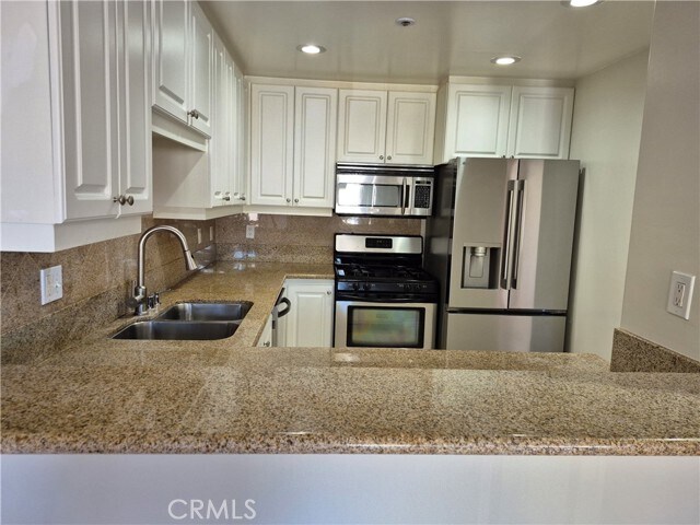 Building Photo - 335 S Sierra Madre Blvd