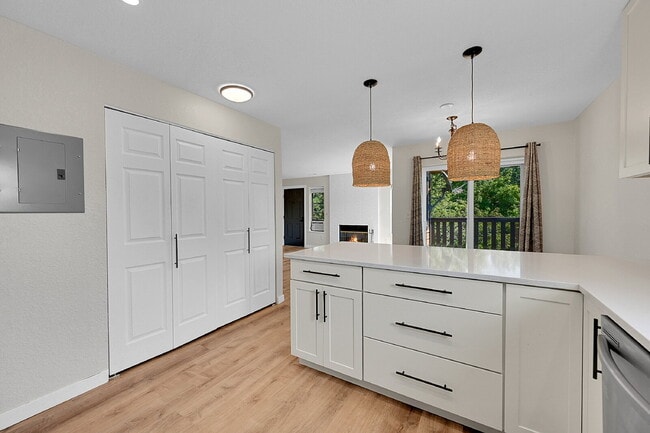 Building Photo - $2,295.00, 2 Bed 2 Bath Condo in Westminster!