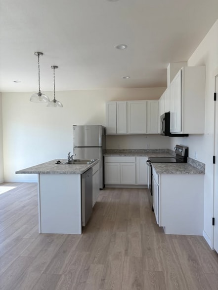 Building Photo - 2827 Cyprus Ct