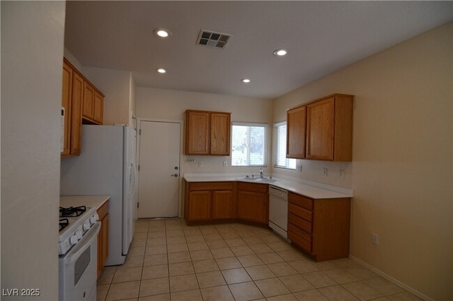 Building Photo - 3617 Kittiwake Rd