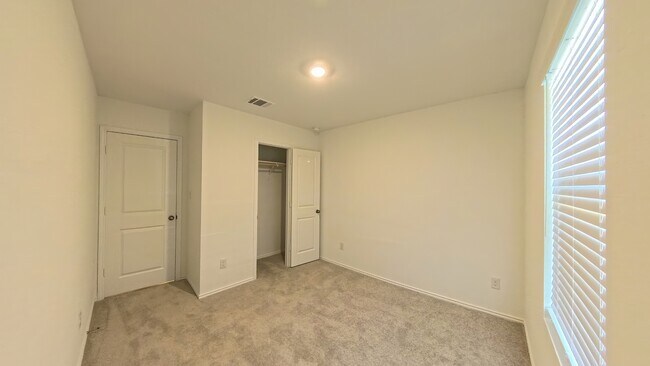 Building Photo - 2324 Sprinkle Dr