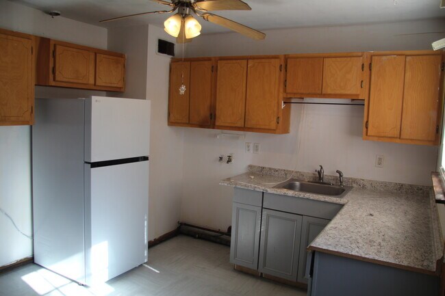 Building Photo - 1416 Plaza Pl