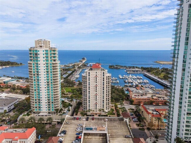 Building Photo - 100 Beach Dr NE