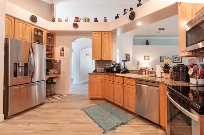 Building Photo - 16204 Nottingham Park Way