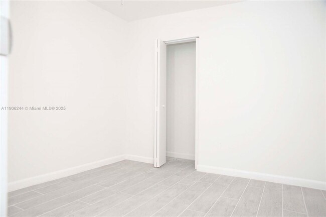 Building Photo - 1323 N Federal Hwy