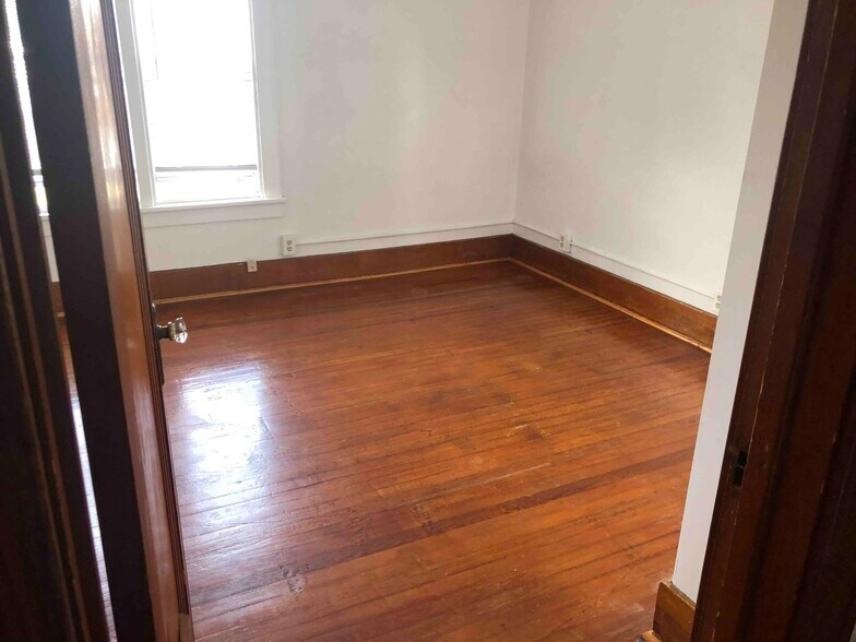 Building Photo - 2028 Oregon Ave