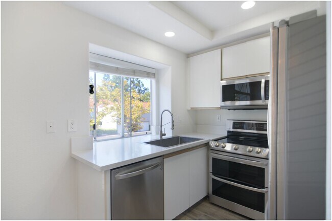 Building Photo - Aliso Viejo 1 Bedroom Condo!