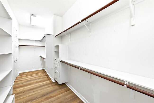 Building Photo - 201 Varco Dr