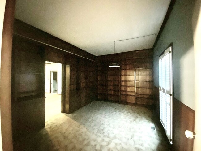 Building Photo - Large Fulton Home