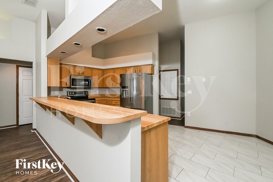 Building Photo - 5349 Montserrat Dr
