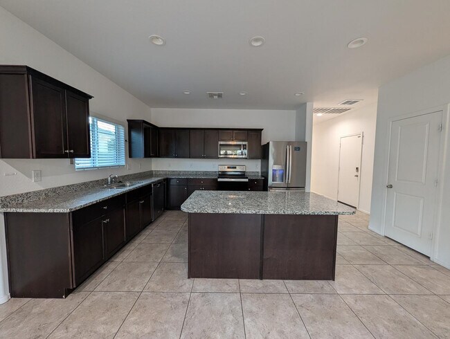 Building Photo - 9407 E Alfalfa Dr