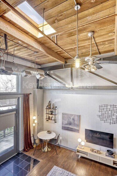 Building Photo - 1111 Osage St